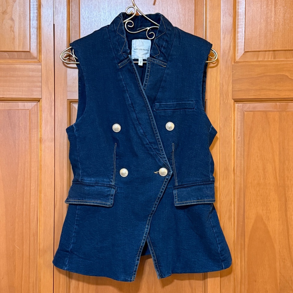 Avec Les Filles Denim Sleeveless Blazer Vest with Gold Buttons Size Small - Picture 2 of 10